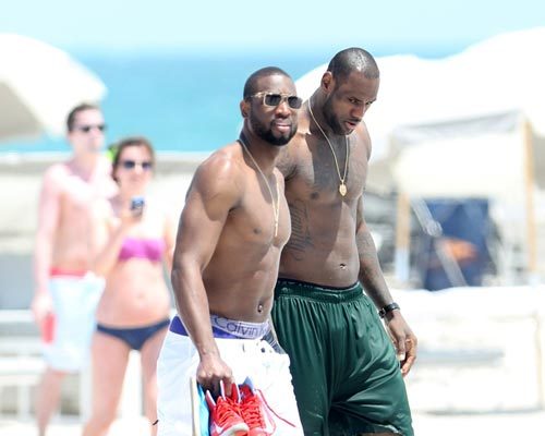 以短传与手 以短传与手