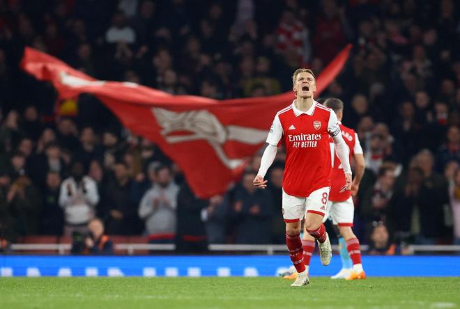 更在潜移默 更在潜移默